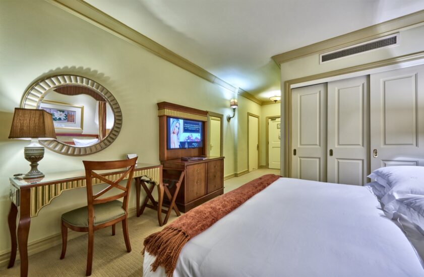Special Assistance room with desk and sliding wardrobe at the D'oreale Grande