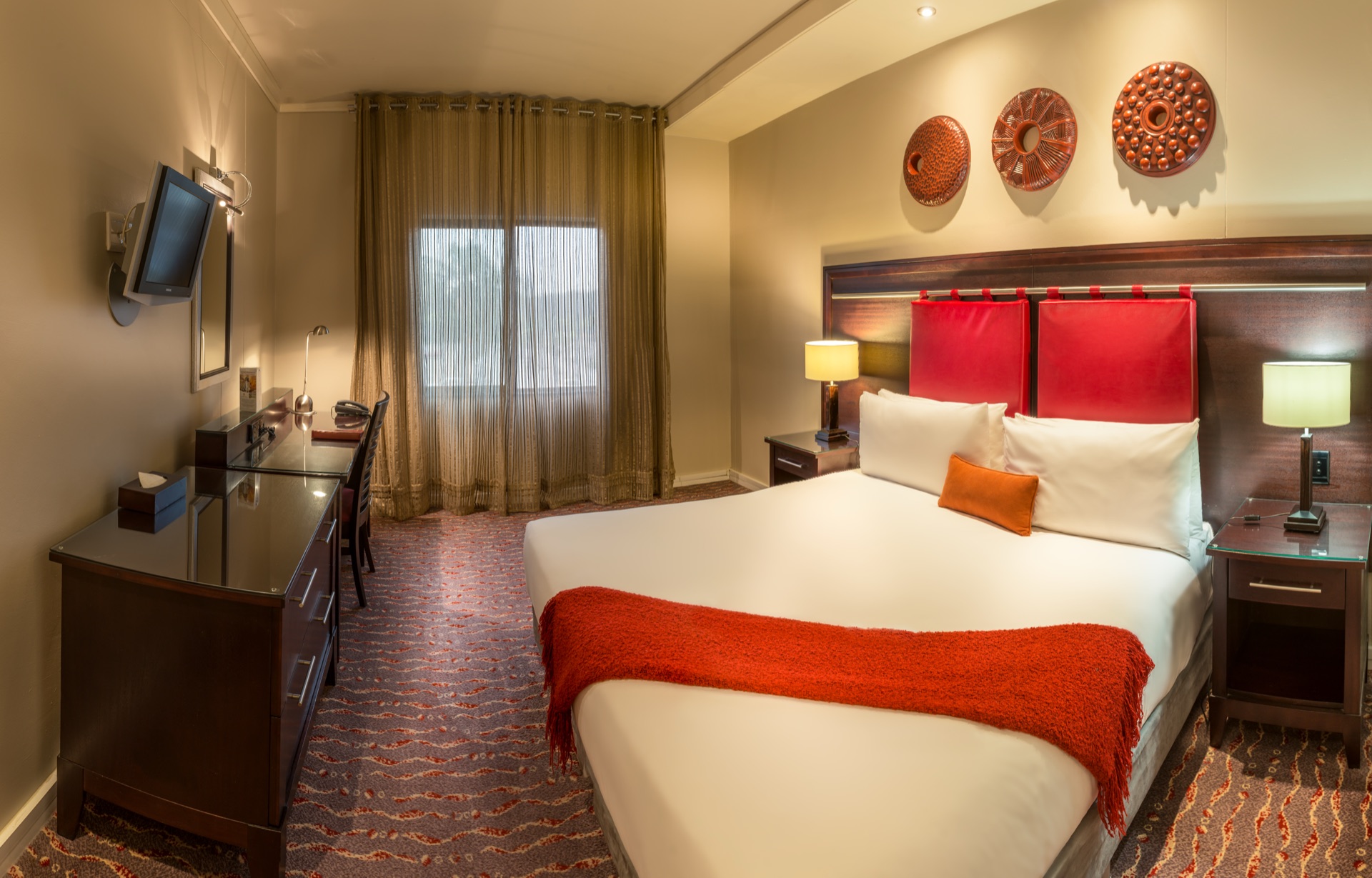Executive Suite bedroom with daylight at Peermont Mondior